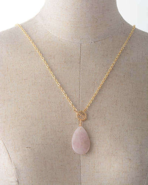 Collier "Paix infinie" en forme de goutte de quartz rose