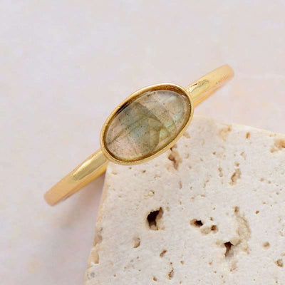 Anillo del tripe poder con piedra de lapislázuli, labradorita o turquesa