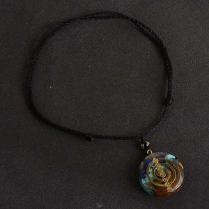 Collier amulette 7 chakras en Orgonite