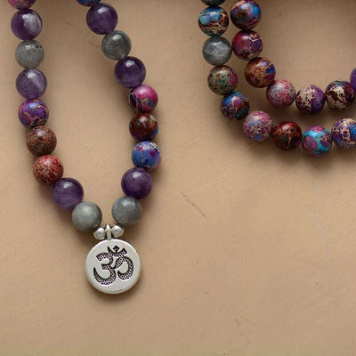 Collier Mala 108 perles avec jaspe et médaillon avec symbole OM