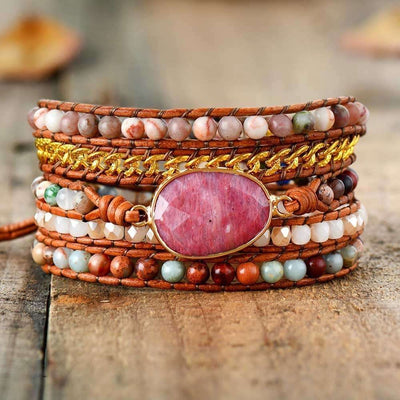 Encuentra la sanación, el perdón y la reconciliación con esta preciosa pulsera hecha a mano con piedra natural de rodonita.